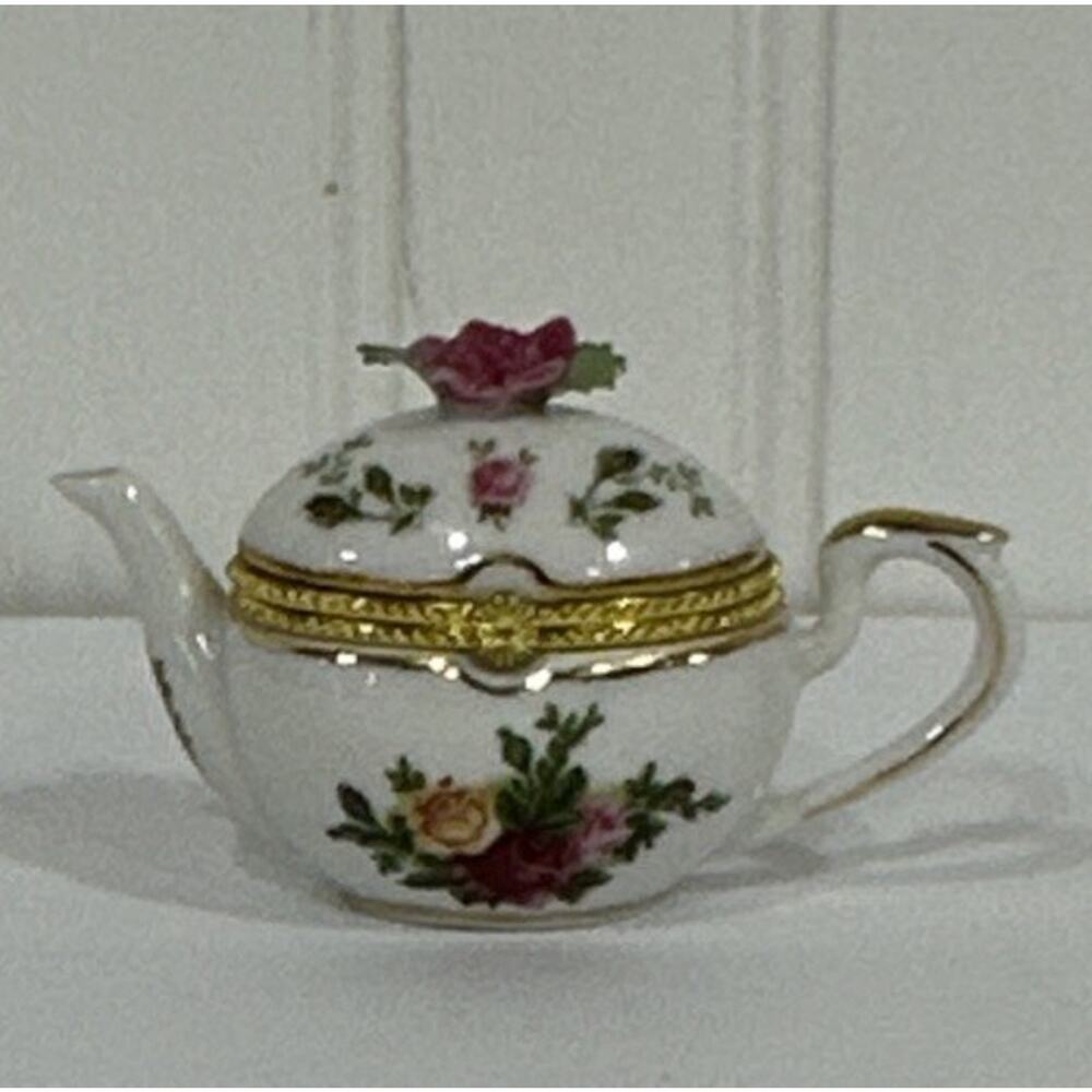 ROYAL ALBERT OLD COUNTRY ROSES TEAPOT SHAPED TRINKET BOX